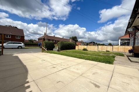 Front garden &amp; Driveway