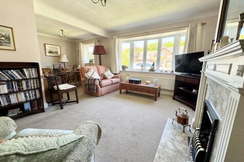 Open Plan Lounge-Dining Room