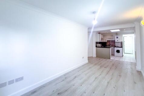 Saint Albans Road, Watford, WD24 photo 3