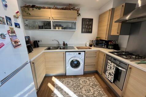 Suffolk Drive, Gloucester photo 3