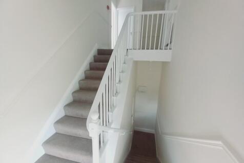 ENTRANCE HALL  AND STAIRS TO THE LANDING