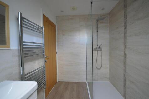 En-Suite To Master Bedroom