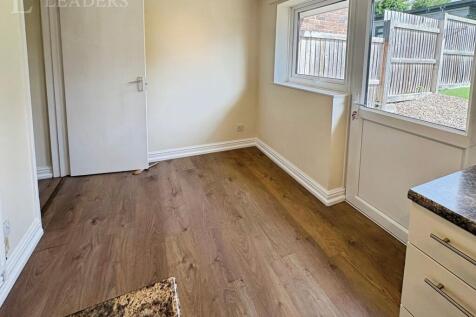 Pinecroft Court, Oakwood, Derby, DE21 photo 3