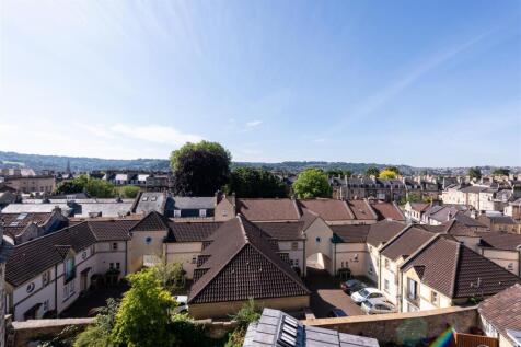 Top Floor Flat, 46 Rivers Street-8.jpg