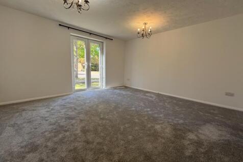 Wickham Crescent, Chelmsford, Essex photo 4