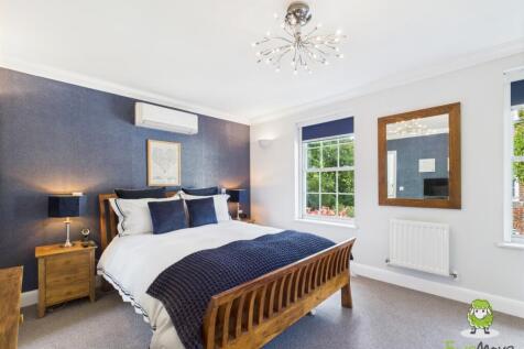 CAM03778G0-PR0241-STILL041