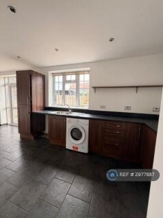 Gooshays Drive, Romford, RM3 photo 4
