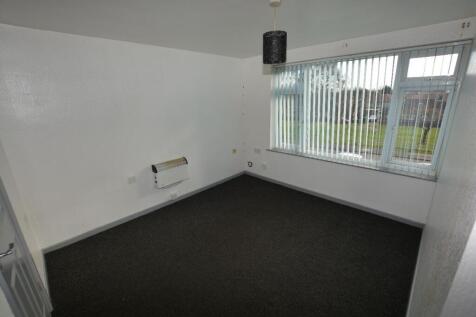 Lanchester Gardens, Worksop photo 4