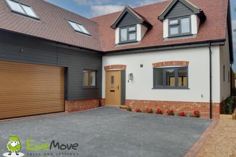 Front Approach at Station Road by Ben Brind EweMov