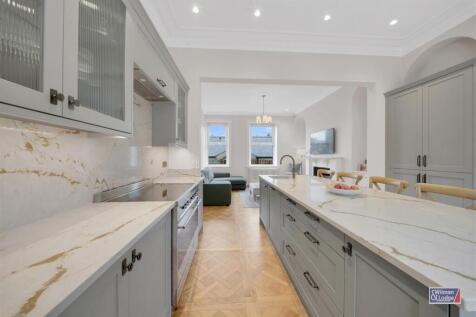 6 Bed, End Terrace, Silsden