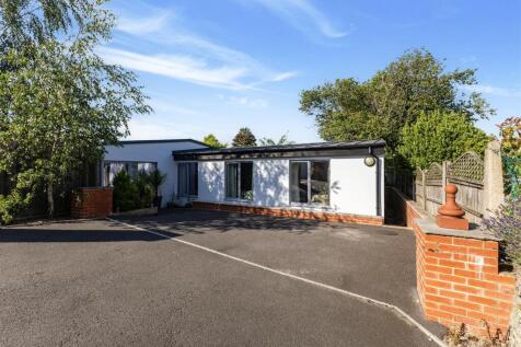 111782_Treeside Green Lane Churchdown-1.jpg