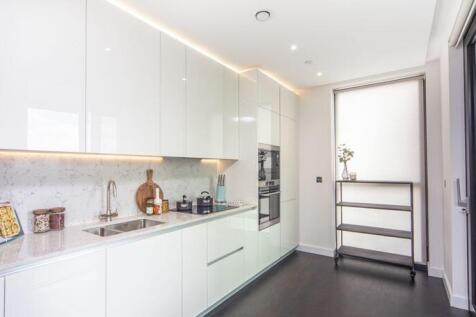 2 bed flat to rent Thornes House, London SW11
