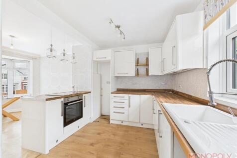 KITCHEN/ DINING ROOM