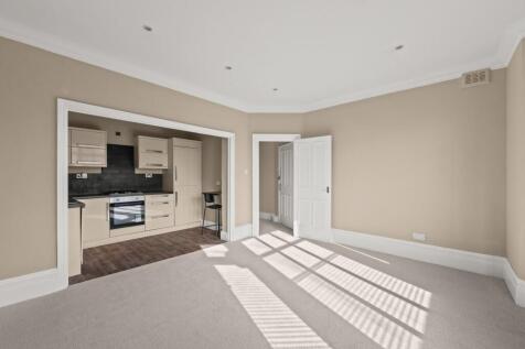 Lounge/Kitchen