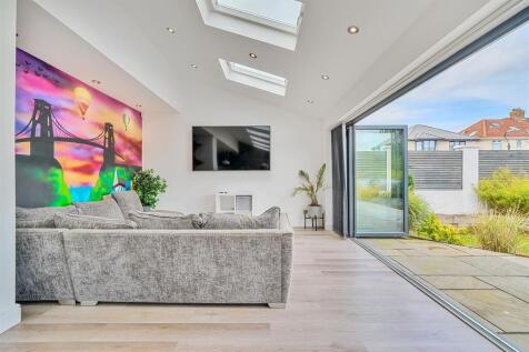 Open Plan Kitchen / Dining / Living Room