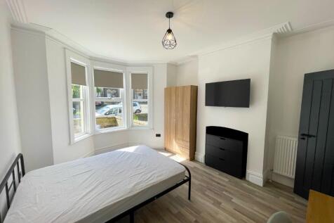 Room 1 @ £850pcm