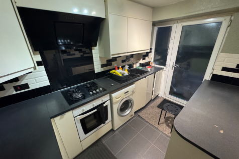 Holgate Drive, Luton, Bedfordshire, LU4 photo 4