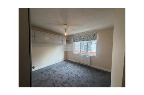 Lane End Road, High Wycombe, Buckinghamshire photo 3