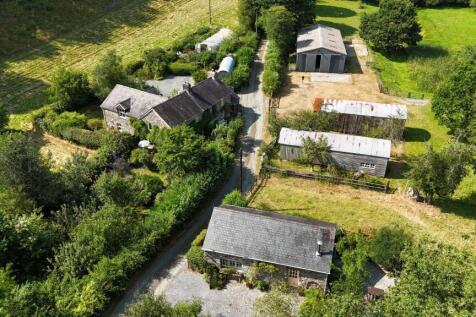 Farmhouse/Cottage and outbuildings