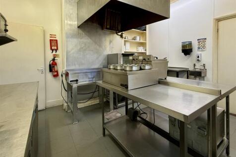 5 Kitchen.JPG