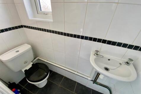 3 west road gf wc.jpg