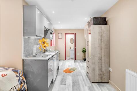 26 Ellys Road, Coventry, CV1 4EW (138).jpg