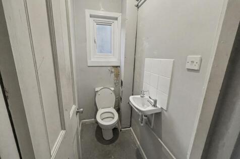 76b Manchuria Road, Battersea, London SW11 6AF
