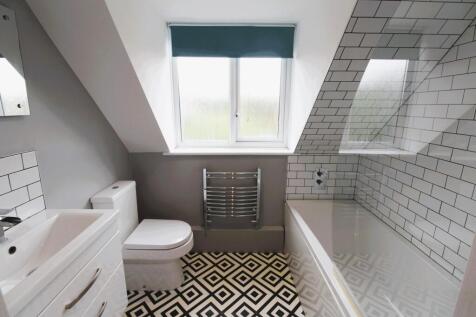 Gravett Court, Burgess Hill, RH15 photo 3