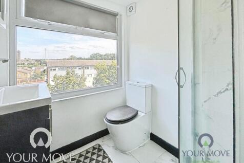Cedar Drive, Sutton At Hone, Dartford, Kent, DA4 photo 3