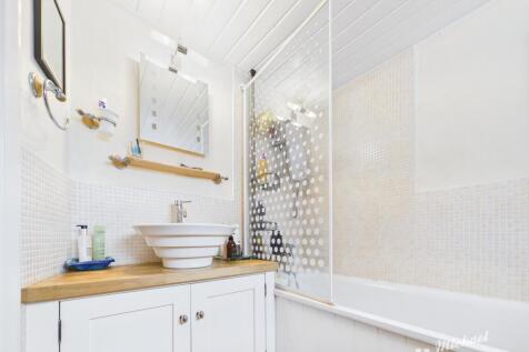 CAM02773G0-PR0378-STILL008