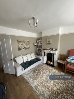 2-bed terraced on Oxford St, Watford, WD18, £1,750/mo