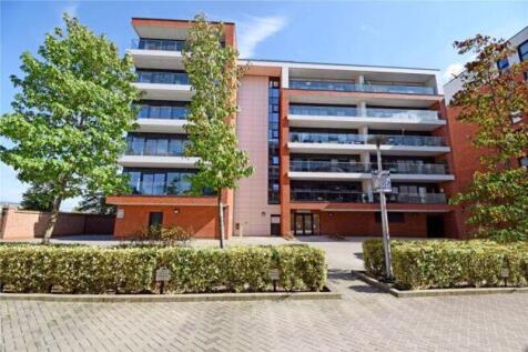 Newbury, RG14 - property photo