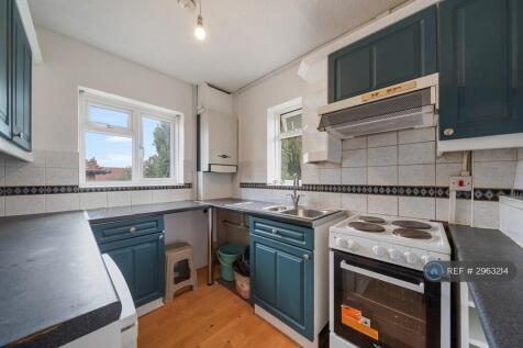 Ferndown Road, London, SE9 photo 4