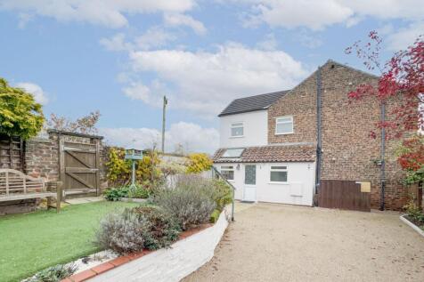 2-bed terraced on Front Street, Sowerby, YO7, £975/mo