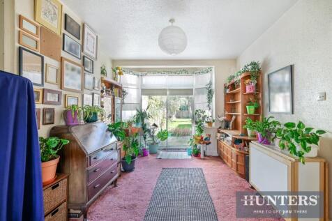 LYNCROFT GARDENS, 5.jpg