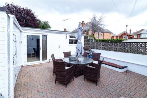 11 - Annex/Courtyard