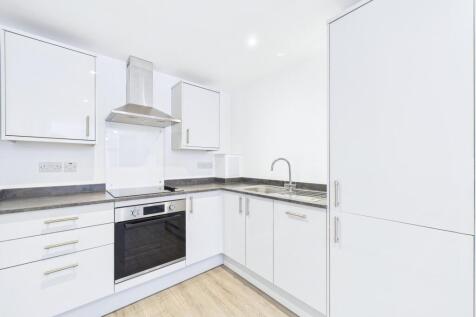 CAM01909G0-PR0424-STILL002