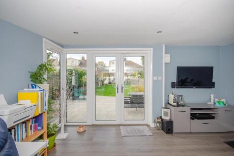 Garden lodge interior pic 2.jpg