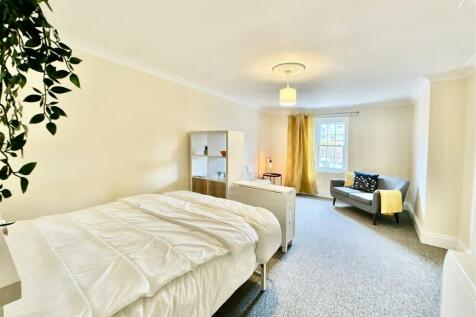 Living Space - Bed Down.jpg