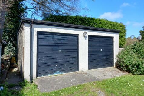DOUBLE GARAGE