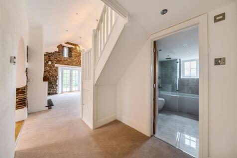 Hallway/Sitting Room/Bathroom