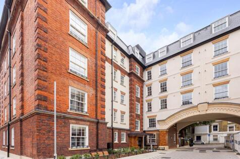 1-bed flat on Lisgar Terrace, West Kensington, £2,500/mo