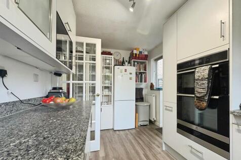 Halfway Close, Trowbridge, BA14 photo 5