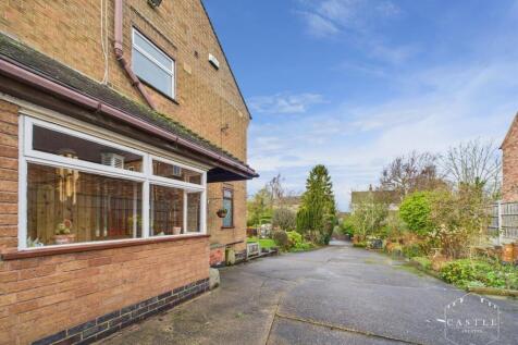 OUTSIDE - SIDE GARDEN