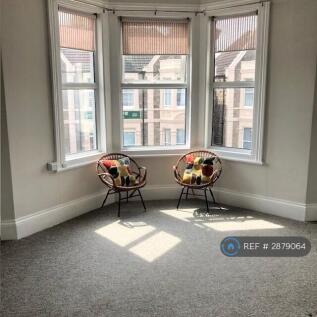 Studio Room - Bay Window