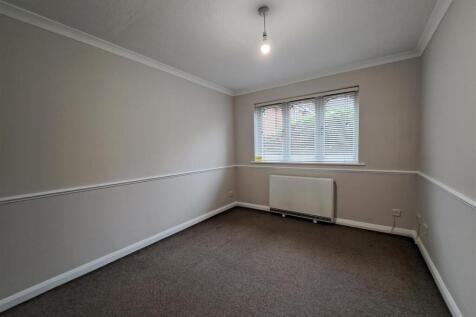 Foundry Mews, Chertsey photo 3