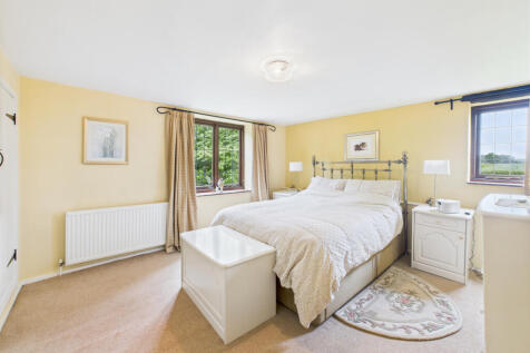 CAM02909G0-PR0428-STILL016