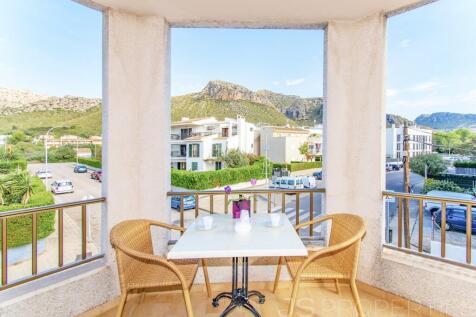 BLOCK OF APARTMENTS AND COMMERCIAL PREMISES IN PUERTO POLLENSA