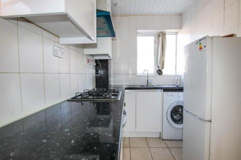 4-bed house on Birchway, Hayes, Middlesex, £2,350/mo