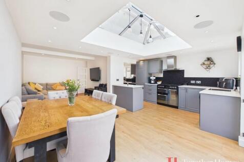 DINER/KITCHEN/LOUNGE